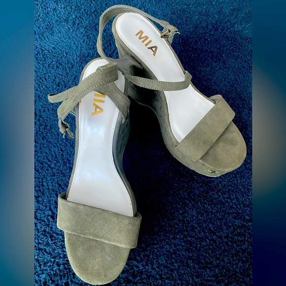 Platform sandals - Picture 2 of 4